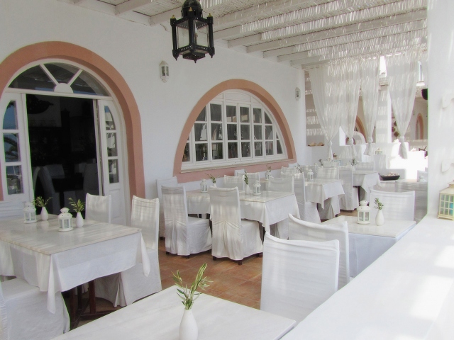 12-Islands Bar & Bistro